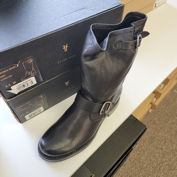 đFrye Women's Veronica Short Boot - Picture 4 of 8